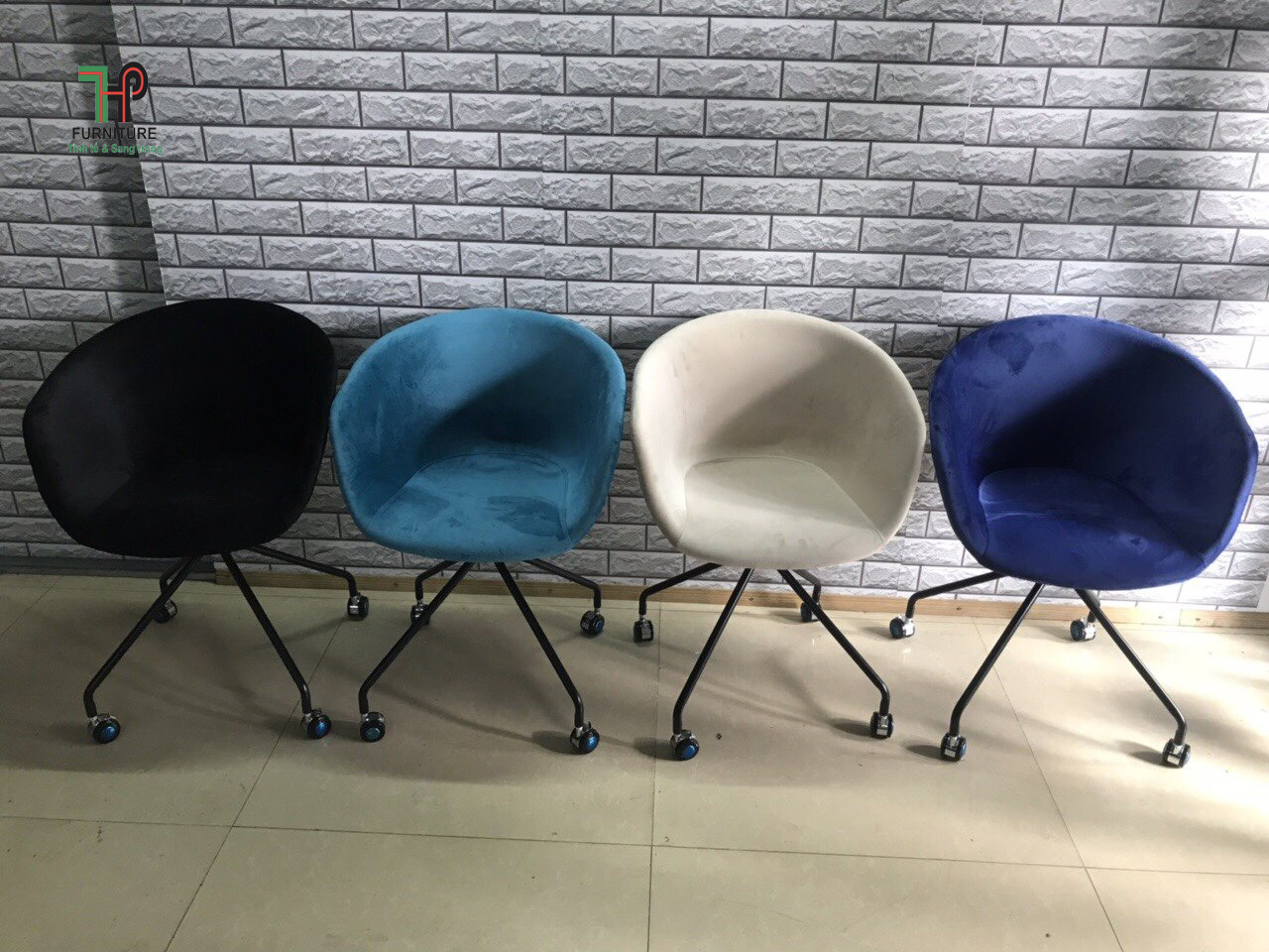 ghế ngồi chân sắt có bánh xe